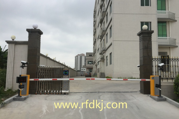 在電動(dòng)門/平移門/懸浮門/伸縮門加裝或改裝車牌識(shí)別系統(tǒng)時(shí)必須考慮的三個(gè)問題 在電動(dòng)門/平移門/懸浮門/伸縮門加裝或改裝車牌識(shí)別系統(tǒng)時(shí)必須考慮的三個(gè)問題